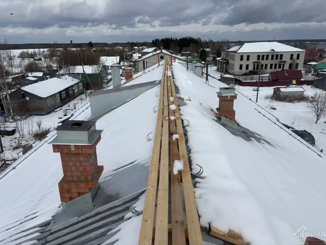 В деревне Копачёво Холмогорского округа капитально отремонтировали крышу дома № 65