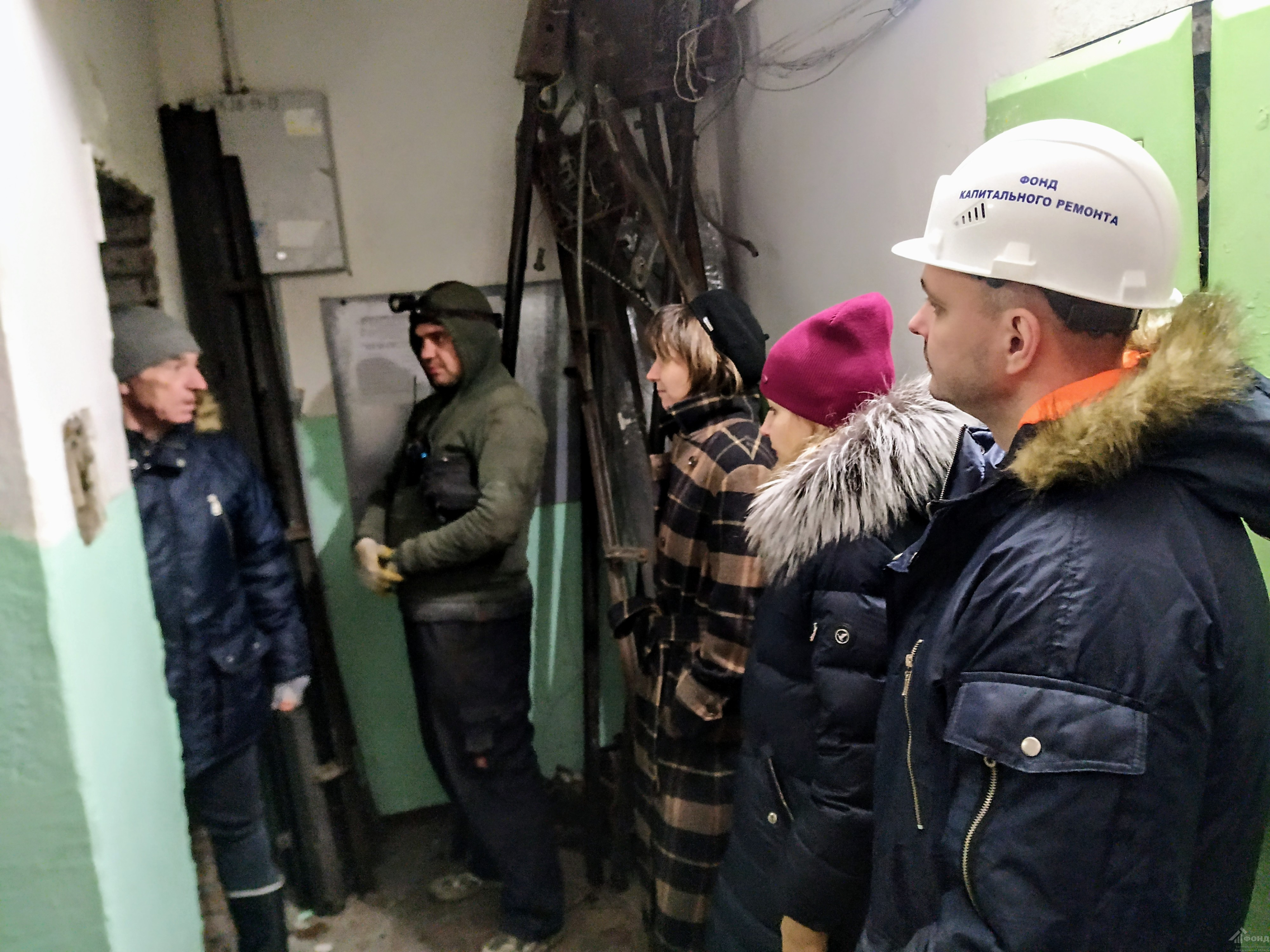 В пяти многоквартирных домах столицы Поморья проверили ход замены 19 лифтов с истекшим сроком службы