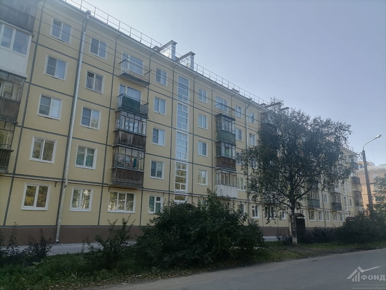 В Северодвинске в доме № 63 по улице Торцева подрядная организация завершила капитальный ремонт фасада