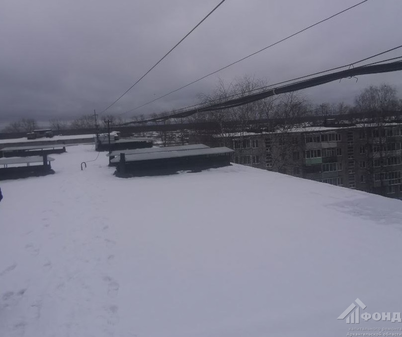 Комиссия приняла выполненный капремонт крыши в доме № 9Б по проспекту имени М.В. Ломоносова в Коряжме