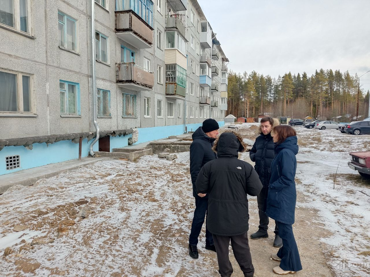 В Плесецком округе правительственный десант проверил ход работ по капитальному ремонту многоквартирных домов