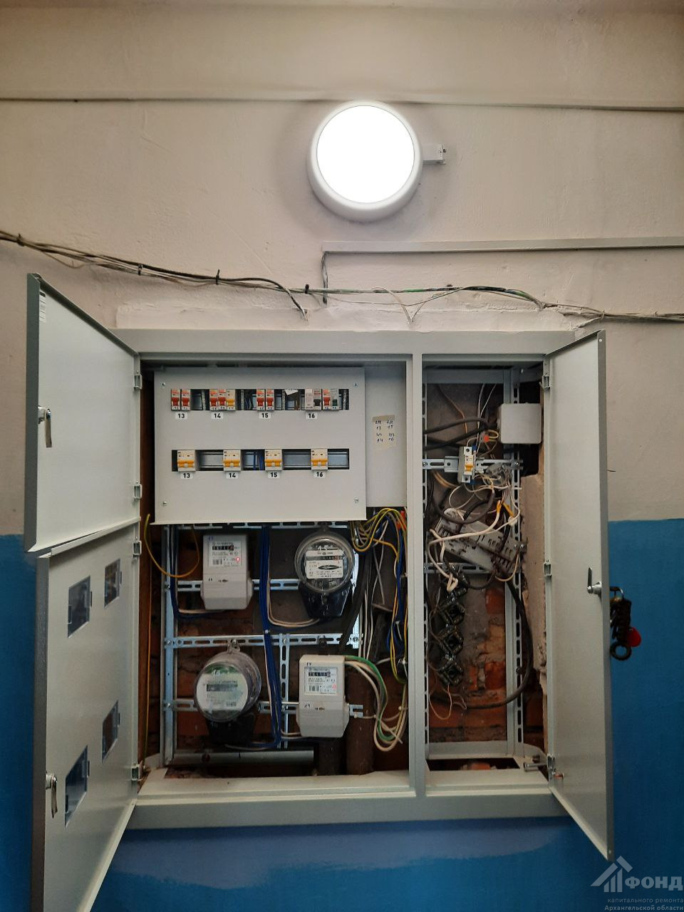 В доме № 10 корпус 1 по улице Красина в Архангельске завершен и принят капитальный ремонт инженерных систем электроснабжения
